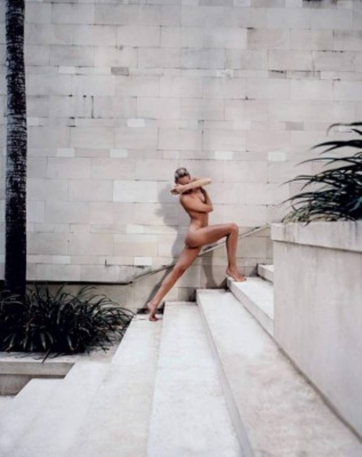 'Con mi cuenta quiero inspirar a la gente a darse cuenta de que todo el mundo es muy hermoso y capaz de hacer cosas increíbles con sus cuerpos', dice la dueña de la cuenta, una modelo rubia anónima que hace yoga al desnudo.