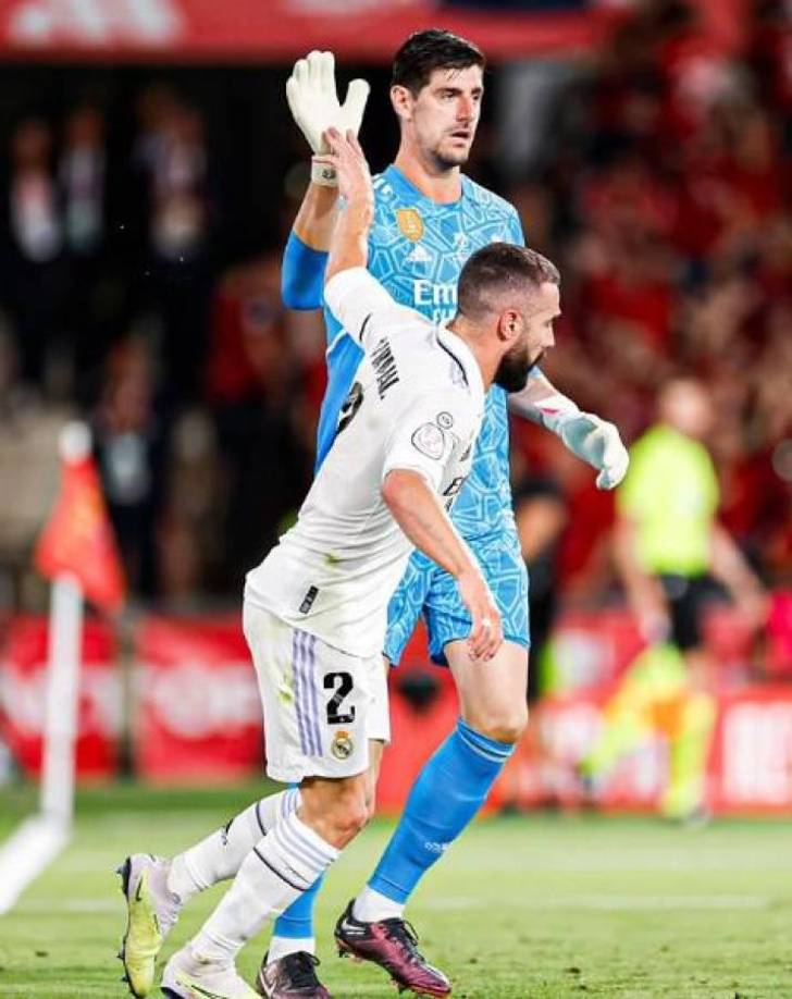 Thibaut Courtois también sufrió esa rotura de ligamento cruzado en 2023: “Estaré contigo en el camino de tu recuperación como tú hiciste conmigo. Tu espíritu te hará volver más fuerte”.