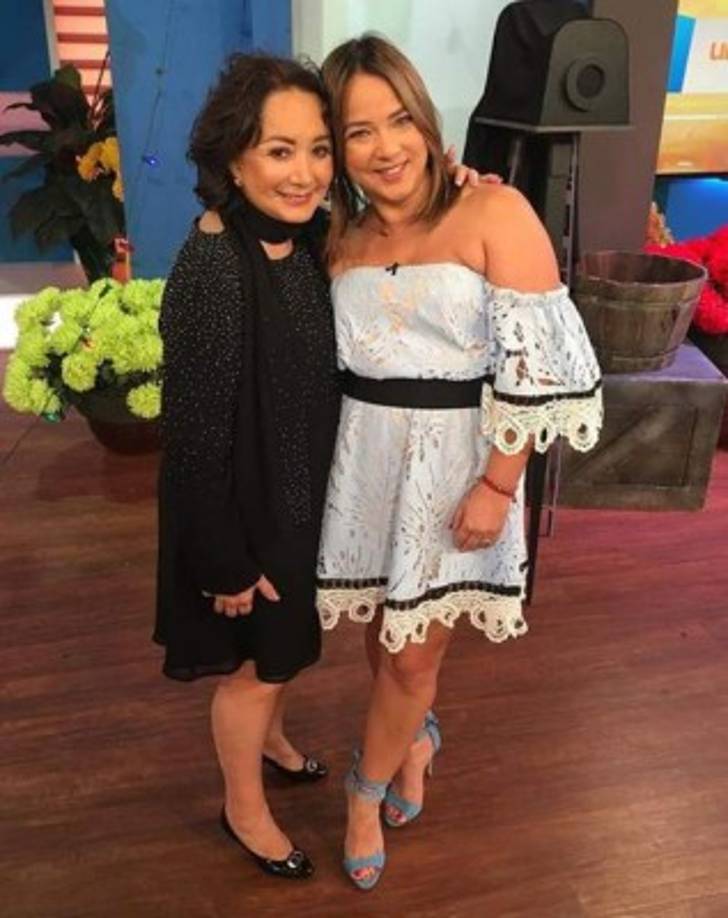 Pero la actriz no es solamente criticada por su peso, en varias fotografías Adamari ha sido motivo de burla por las prendas que elige al vestir.