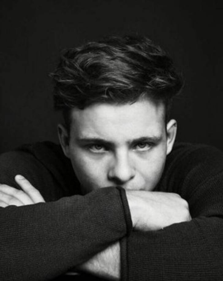 El reconocido actor también es portavoz internacional de Quiropráctica Pediátrica Infantil y el Día de América Internacional. Fue nombrado uno de 'Los héroes del 2001' por JDRF debido a su constante participación. <br/>