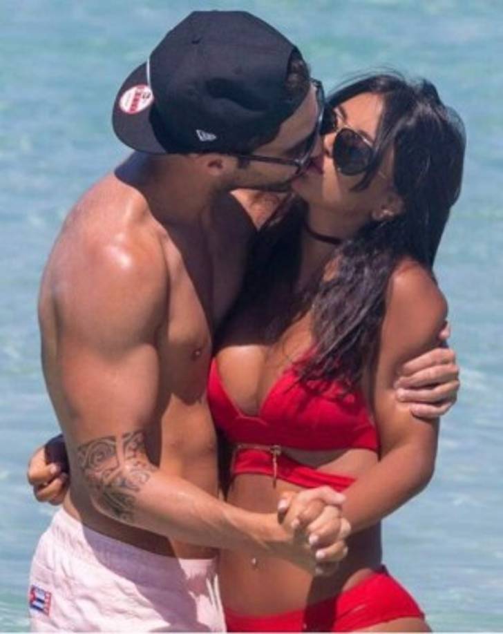 'Eres mi San Valentín cada día' ❤ @daniellasemaan ❤ escribió el jugador Cesc Fábregas.