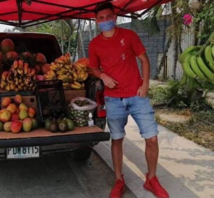 César García se levanta en horas de la madrugada por lo que acude a comprar a la Central de Abasto y a las 7 de la mañana comienza a vender.