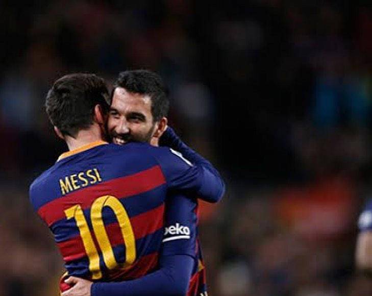 Y reveló que se gastaron 16.500 euros para restaurar las puertas, 23.000 euros para revitalizar el jardín, 64.300 euros para la cocina y 24.500 euros para reparar los sistemas electrónicos del chalet.