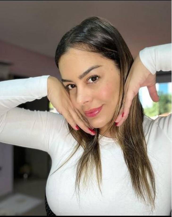 Se dedica a promocionar productos de belleza y moda en su cuenta de Instagram, la cual ya tiene 1.8 millones de seguidores.