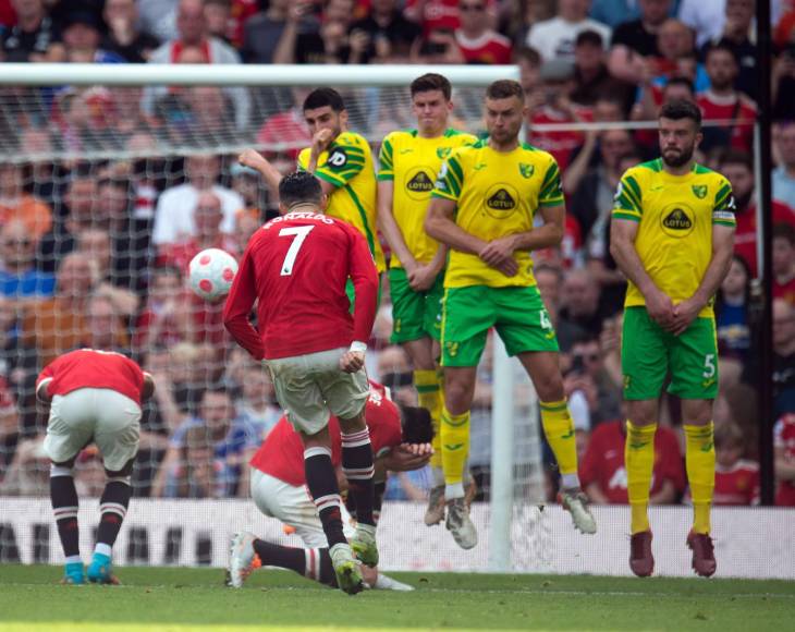 El astro portugués acudió al rescate del Manchester United, con este tiro libre que dejó los tres puntos en el ‘Teatro de los Sueños’ y dio alas a su equipo en la emocionante carrera por los puestos europeos.