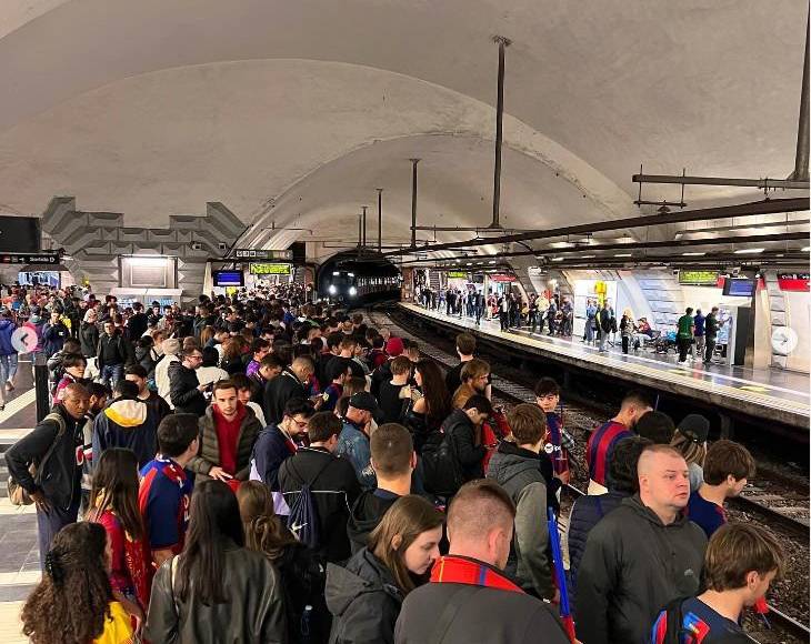 Desde muy temprano posteó imágenes de su aventura por Barcelona para llegar al juego ante PSG.