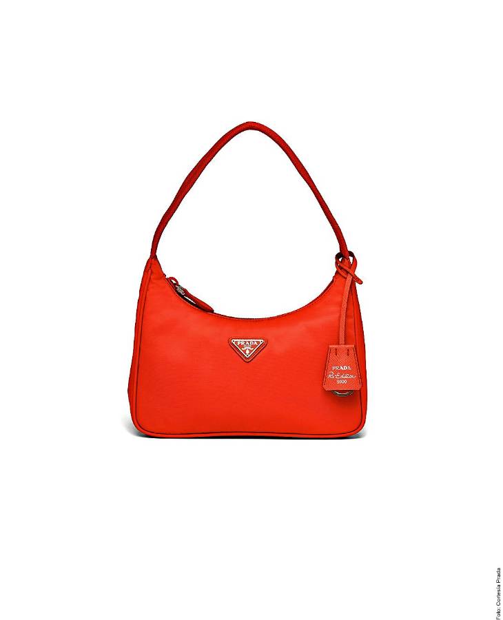 El retorno del minibolso Re-nylon Re-edition 2000 de Prada.