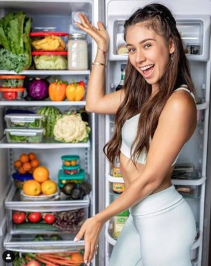 Explicó que su primer acercamiento fue con una dieta crudivegana, alta en carbohidrato y baja en grasa, que le trajo muchos beneficios. Pero a finales de 2015 perdió su período menstrual.<br/><br/>