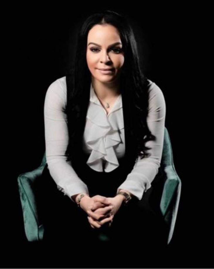 Es portadora de varios títulos universitarios como Licenciatura en Recursos Humanos, Maestría en alta gerencia y estudios teológicos.