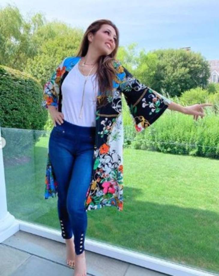 Desde hace años Thalía ha estado en la mira y ha sido acusada de haberse quitado dos costillas para lucir una diminuta cintura.