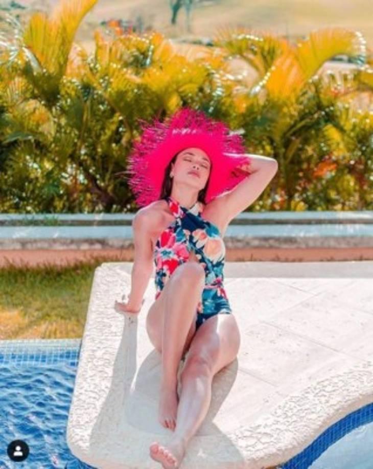 La exreina de belleza Sirey Morán también estuvo junto a Lipstickfables disfrutando en Roatán.