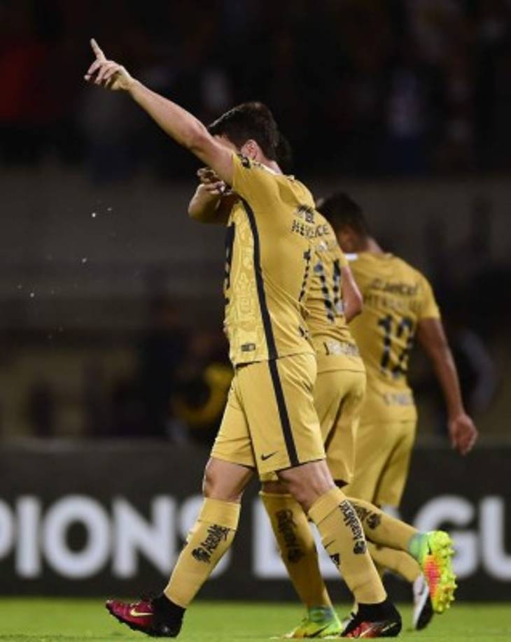 El delantero español Saúl Berjón celebrando su gol ante Honduras Progreso.