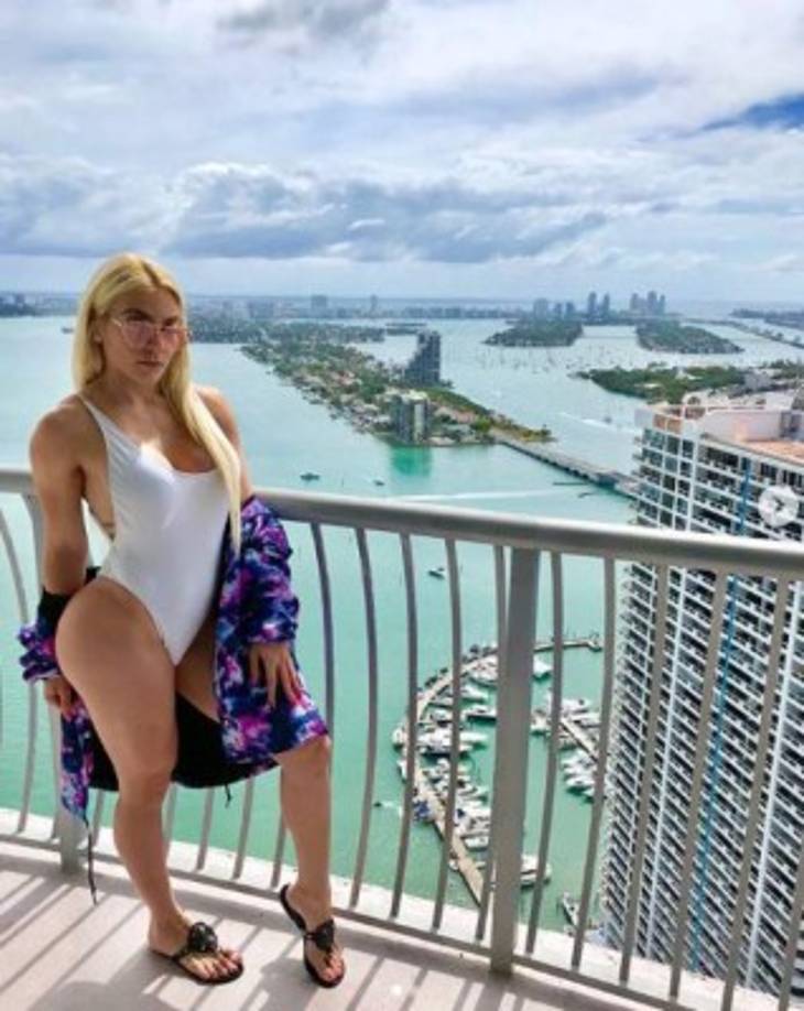 La mujer después de que lo hirió lo habría cargado de regreso a las afueras de su casa.