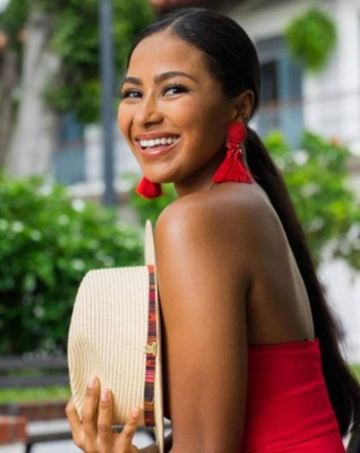 Brenda Smith Lezama<br/>24 años<br/>México/Panamá<br/><br/>La sangre panameña y mexicana corre por las venas de esta bella chica quien quiere destacar la experiencia de las afrolatinas.<br/>