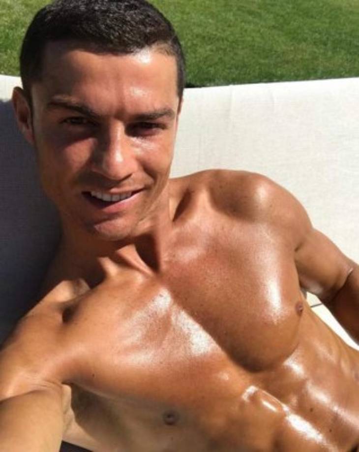 Real Madrid's Portuguese forward Cristiano Ronaldo reacts during the Spanish league football match Real Madrid CF vs SD Eibar at the Santiago Bernabeu stadium in Madrid on October 22, 2017. / AFP PHOTO / PIERRE-PHILIPPE MARCOU