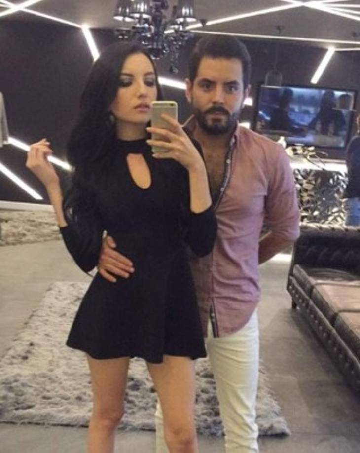 Cabe mencionar que Bárbara también lleva muy buena relación con los Derbez, para muestra todas aquellas ocasiones en que fue parte de los eventos organizados por la familia.
