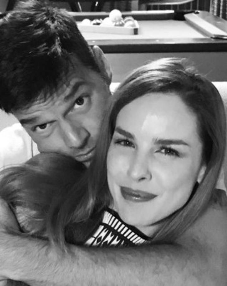 De acuerdo con medios internacionales, las especulaciones comenzaron en junio de 2017, cuando el ex integrante de Menudo compartió en redes una foto en la que aparece abrazando a Eglantina mientras se encontraban en Las Vegas.<br/>