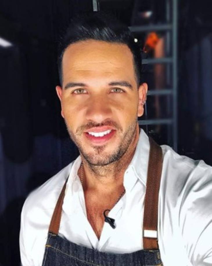 Gracias a una beca que le dio su trabajo, estudió lo que más le apasiona después del beisbol: periodismo. Con especialidad en televisión.