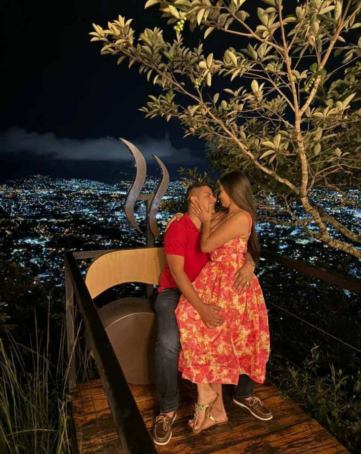 Al parecer, Alejandra Rubio está más enamorada que nunca, no desaprovecha cada momento para compartir detalles de su relación con el capitán estadounidense Javian Thompson.