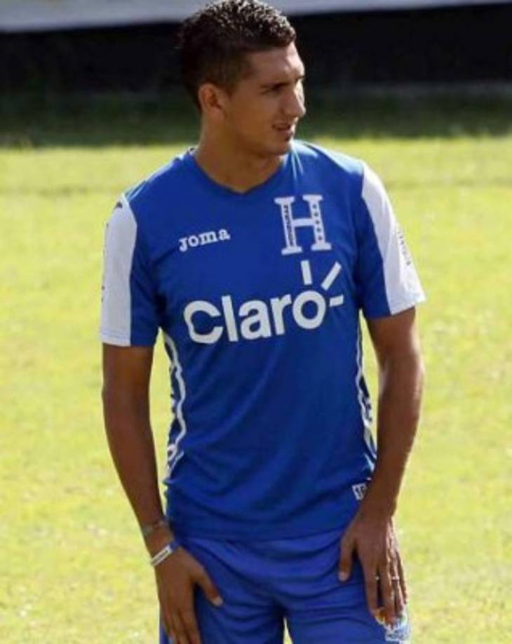 Johnny Leverón: El experimentado defensor hondureño se ha presentado a los entrenamientos del Marathón y todo apunta a que jugará con ellos tras su paso por el Correcaminos de México. 'Esperamos ponernos de acuerdo lo más pronto para estar con la tranquilidad de un arreglo', dijo el zaguero.