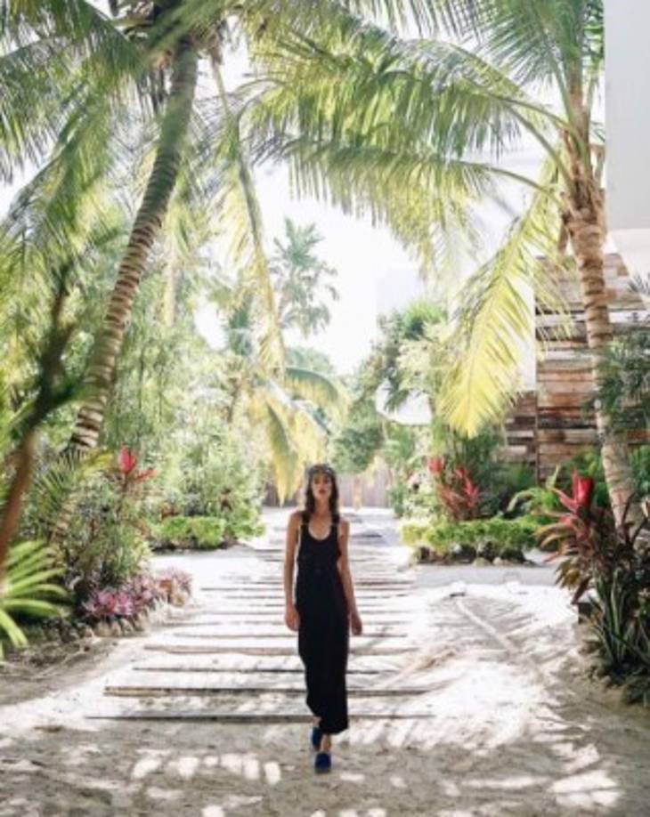 Malca remodeló la mansión abandonada y la convirtió en un lujoso hotel que ahora cuenta con 35 habitaciones, varias piscinas y un acceso privado a una de las playas más bellas del Caribe mexicano.