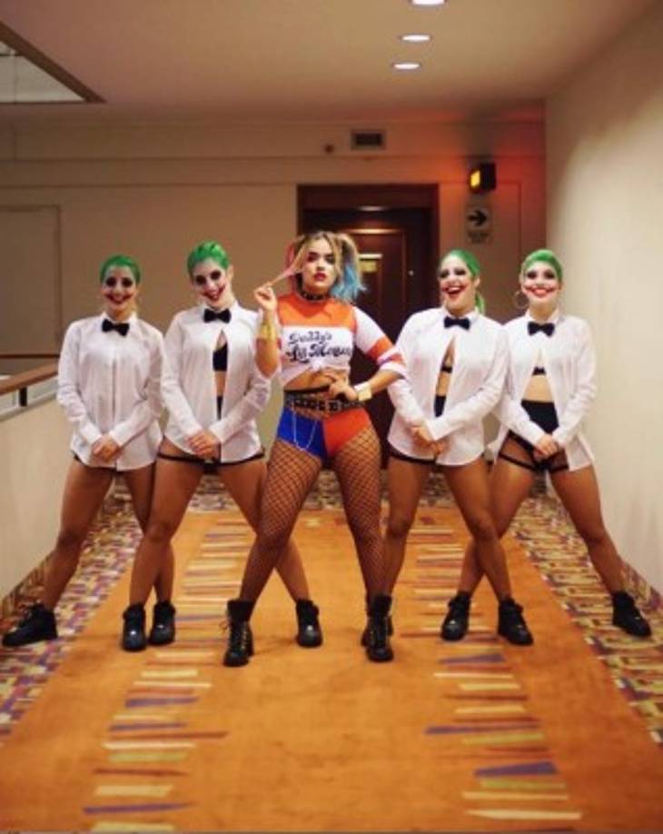 La cantante colombiana Karol G se vistió como una de las villanas de Batman, Harley Quinn.