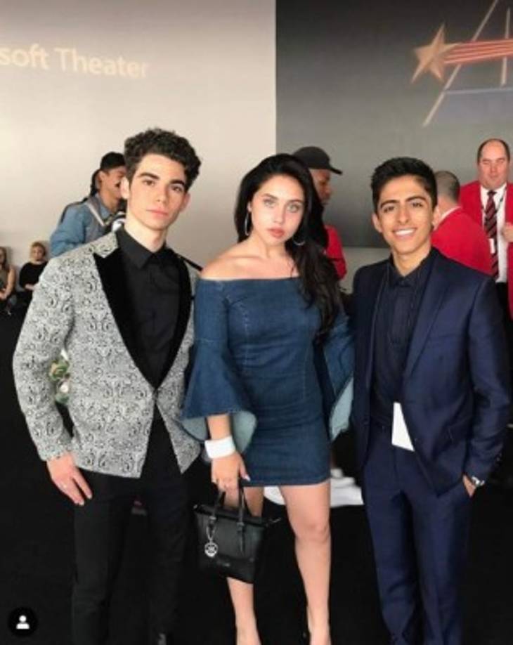 También revelaron que mientras grababan y pasan tiempo juntos se ponían de acuerdo para elegir qué conjunto ponerse.