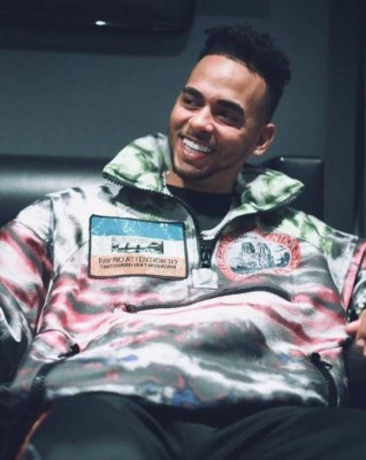 <br/>Las pericias referentes al asesinato del cantante todavía tienen varias tareas urgentes, como el determinar de qué teléfono se originó la llamada que sacó a Fret de su hogar la madrugada de los hechos y el examen de cuentas bancarias de la víctima, que según fuentes policiales tenía una fuerte suma de dinero depositada, que podría rondar los $400,000 dólares, informó 'El Vocero'.