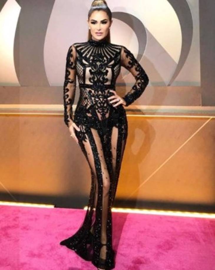 Su primer producción discográfica llevó por título Ninel Conde (2003), que contiene la canción 'Callados', interpretada a dúo con el cantante José Manuel Figueroa. Con este material fue nominada al premio Grammy Latino en el 2004, como 'Mejor álbum grupero'.<br/><br/>