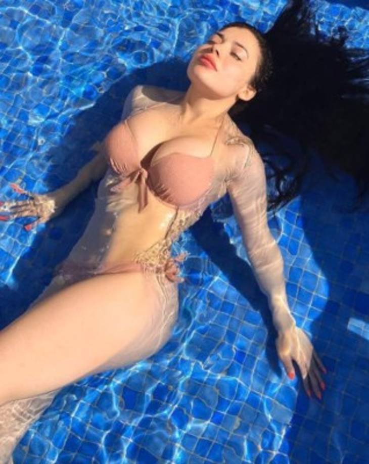 La modelo mexicana también se estrenó como cantante a través de Youtube.
