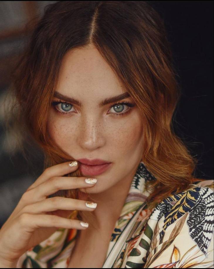 Fue nada menos que al periodista Gabriel Cuevas, periodista de espectáculos de TV Azteca a quien Belinda le llamó la atención por las especulaciones emitidas de sus regalos recibidos el día de su cumpleaños.