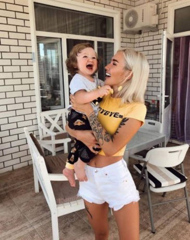 La joven ha reconocido que ha recibido una multitud de consultas respecto a la enfermedad de su hijo, pero ella misma considera que no es la apropiada para poder aconsejar lo que un médico debe hacer. Sin embargo, ha prometido informarse bien y poder seguir compartiendo este proceso con sus seguidores.<br/>