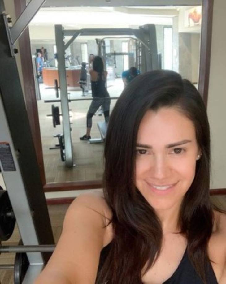 Luz Elena también ha sido conductora de televisión en programas como 'Estrella2', 'Al ritmo de la noche', 'Humor es... los comediantes', entre otros. Además participó en el reality show 'Big Brother VIP 3, siendo la novena expulsada de la casa.<br/>