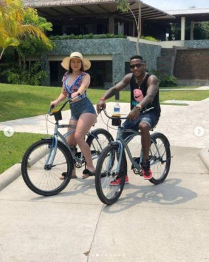 La relación de Quioto y Malubi se terminó meses después, cuando la presentadora fue captada de manera bien cariñosa con un actor y político hondureño.