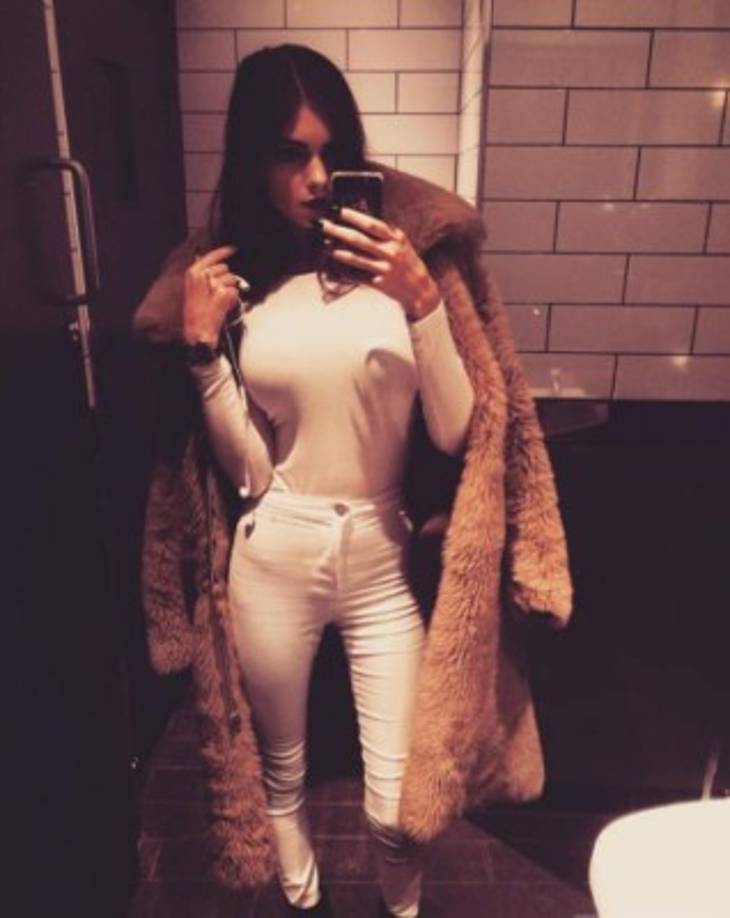 Hulse afirmó que fue contratada como freelance por Unit Tv sin embargo, a los cinco minutos de haber llegado a su trabajo, un agente de la empresa le dijo que sus servicios 'ya no eran requeridos'.