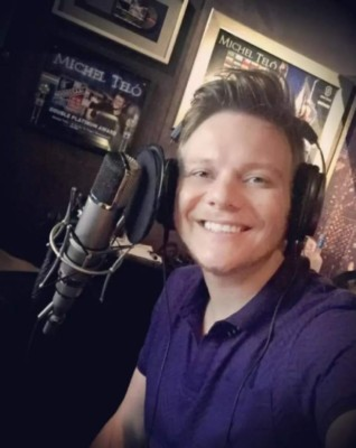 Además de cantante es compositor y actor brasileño. Llegó a la fama mundial por su tema 'Ai Se Eu Te Pego' que se convirtió en un himno mundial.