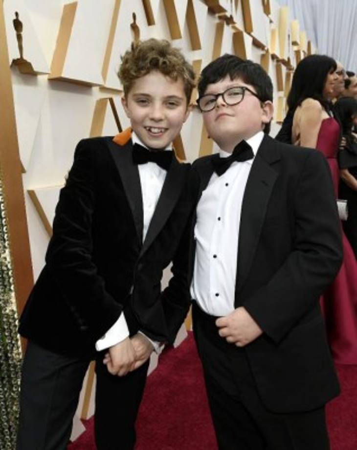 Los actores infantiles Roman Griffin Davis y Archie Yates de la película 'Jojo Rabbit' en la alfombra roja de los Premios Óscar 2020.