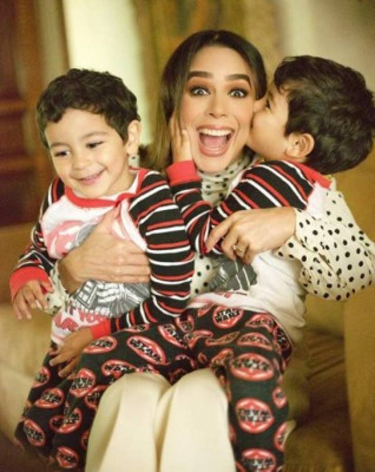 La cantante y actriz también comparte tiernas imágenes junto a sus gemelos en redes sociales.