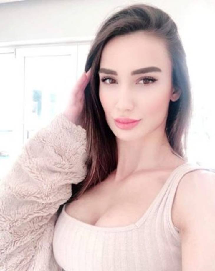 El fútbol turco no sale de su asombro al conocer que Yagmur Asik ha sido detenida acusada de intentar asesinar a su marido, el exfutbolista Emre Asik, a través de un sicario al que le ofreció más de un millón de euros para llevar a cabo el homicidio.