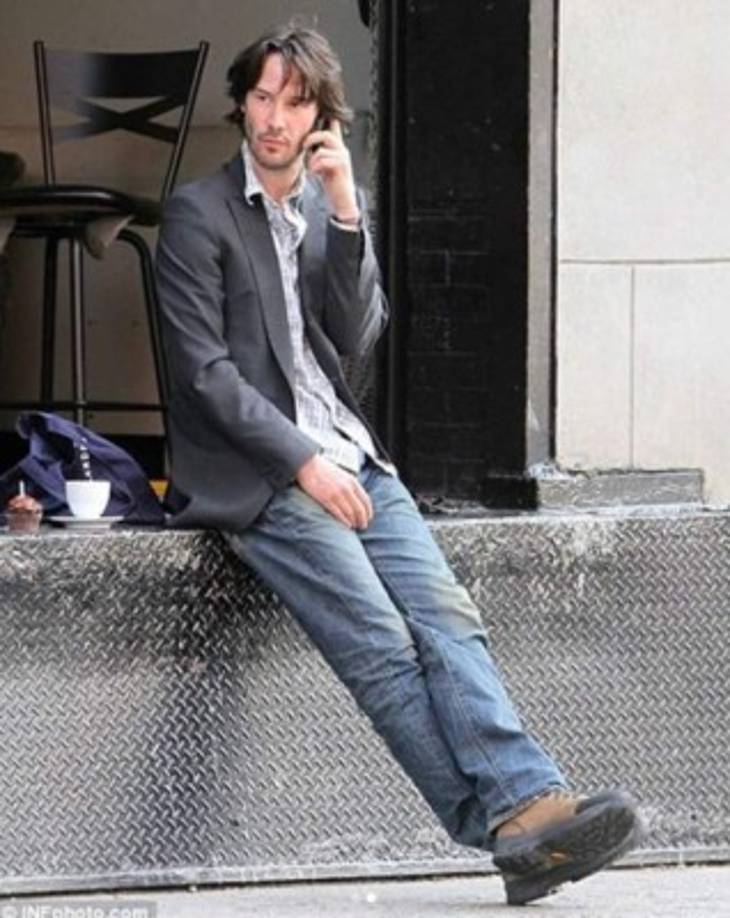 Después de que sus padres se divorciaran en 1966, su madre se convirtió en diseñadora de vestuario y se mudó con la familia a Sydney y luego a Nueva York, donde se casó con Paul Aaron, un director de Broadway y Hollywood, en 1970.