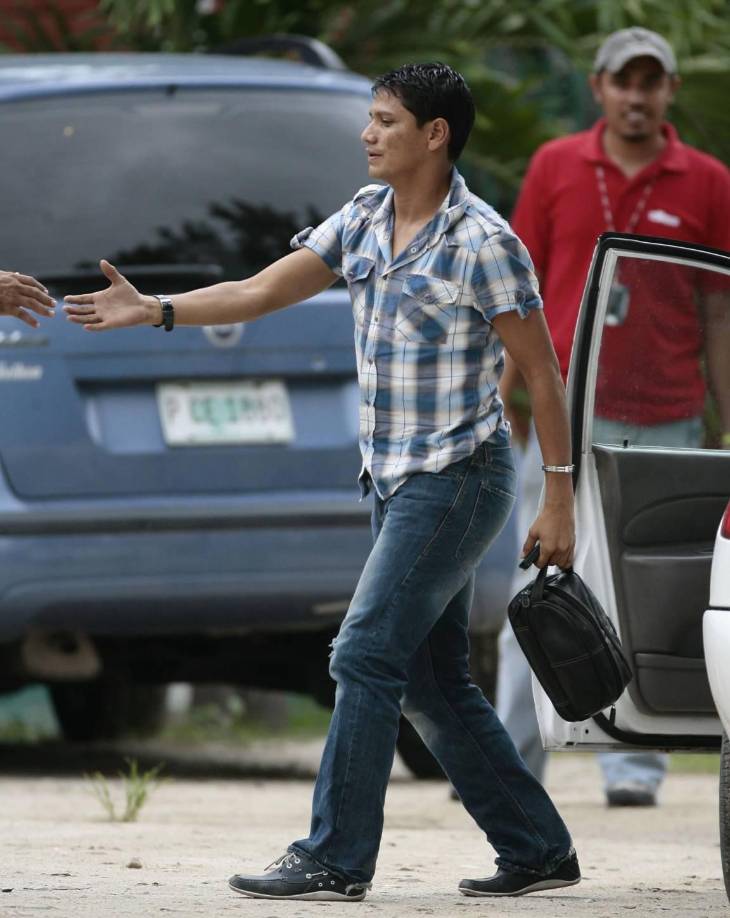 La operación la hicieron de forma simultánea en Tela, Ceiba , Puerto Lempira y Cauquira donde la banda de traficantes ha operado e invertido el dinero de la venta de cargamentos de droga.