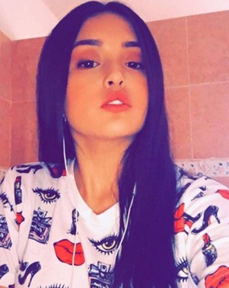 Pese a ello no ha parado de presentarse y cantar en vivo para demostrar que sí sabe cantar.