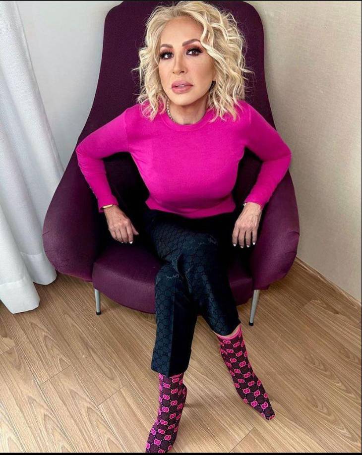 Según algunos comentarios Laura se ha sometido a tratamientos estéticos para verse más joven. 