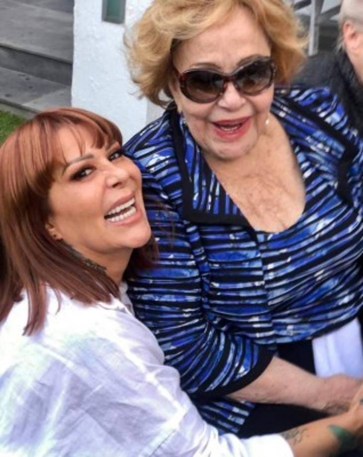 Hace poco Ale también sufrió la hospitalización de su madre Silvia Pinal. La diva dijo después que solo había estado bajo observación por un dolor estomacal, pero su salud estaba perfecta. MIRA: <br/><a href='https://www.laprensa.hn/fotogalerias/farandula/1338786-411/alejandra-guzman-cirug%C3%ADas-que-deformaron-su-rostro' style='color:red;text-decoration:underline' target='_blank'>Alejandra Guzmán y las cirugías que deformaron su rostro</a>