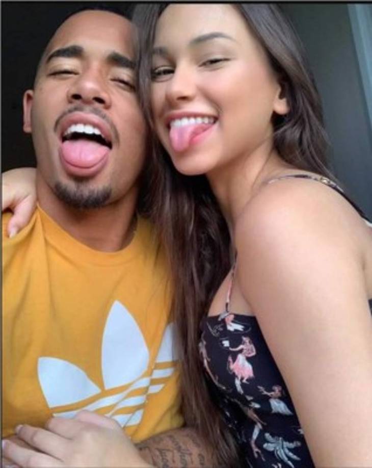 Gabriel Jesús se separó de la modelo y actriz Fernanda Queiroz a principios de este año.