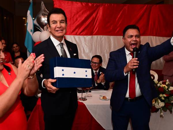Salvador Nasralla promete incentivos y transparencia a la diáspora hondureña.