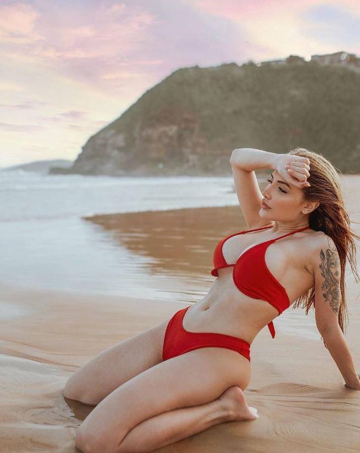 No contento con esto, Neymar siguió insistiendo: “¿Cual es? Quiero ver”. La también streamer compartió con el futbolista de forma educada el enlace a su página para facilitar su suscripción, a lo que el futbolista negó haber encontrado el contenido e insistiendo nuevamente con ver el material mediante mensaje directo.