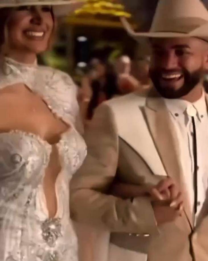 De hecho, el cantante señaló a la revista que también se llevan muy bien con Mille. “Para ellos es normal, el mayor ya está en la universidad y los pequeños conocen a Melany desde hace cinco años y tienen mucha convivencia con nosotros como familia y han entendido la estructura de la familia”, aseguró.