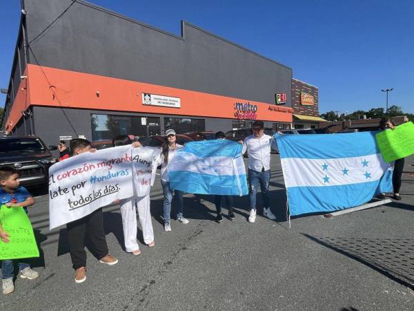 Manifestación de ciudadanos hondureños en Charlotte, Carolina del Norte, Estados Unidos.