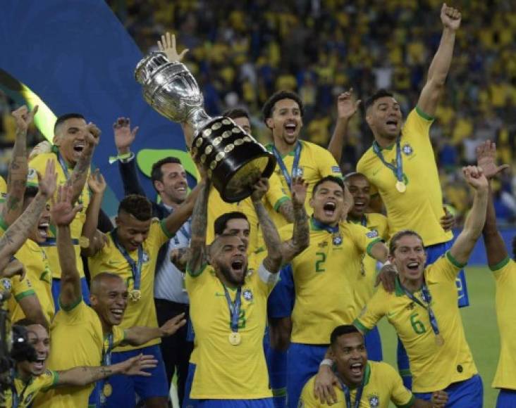 La victoria le permitió a la Canarinha ganar su noveno trofeo de Copa América, una especie de sanación interior por el fracaso en el Mundial-2014, del que fue anfitriona y favorita, y que luego se repitió en el de Rusia-2018.